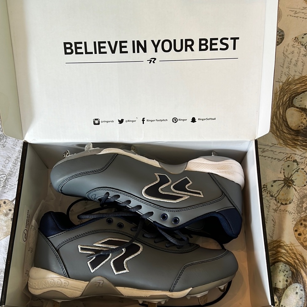 NWT Ringor softball fast pitch metal cleats